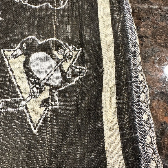 Sportin Styles NHL Pittsburgh Penguins Scarf/ Shawl w/ Fringe - Picture 7 of 9